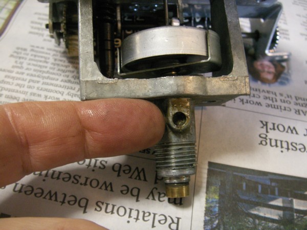 Speedometer Bushing Oil Hole